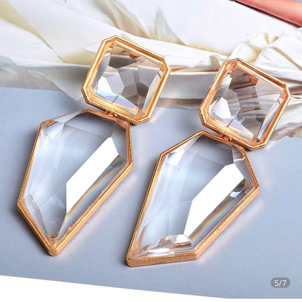 Women’s earring